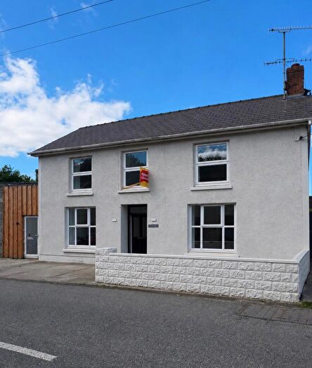 4 Bedroom Semi-Detached House For Sale In Drefach Felindre, Llandysul, SA44