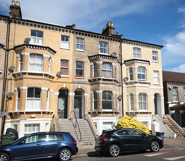 1 Bedroom Flat To Rent In Chelsham Road, Clapham, London, SW4