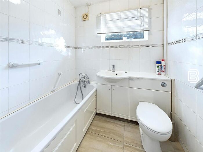 2 Bedroom Semi-Detached Bungalow For Sale In Collingwood Avenue, Bilton, Rugby, CV22