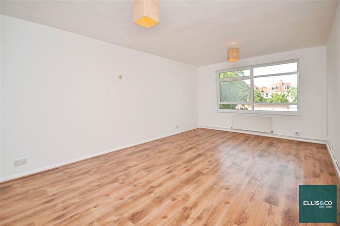 1 Bedroom Flat To Rent In Solar Court, Etchingham Park Road, Finchley, London, N3