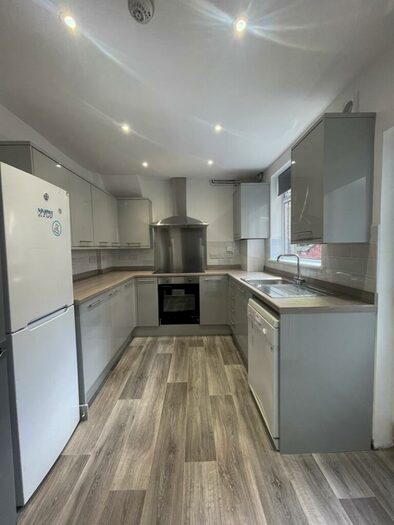 5 Bedroom House Of Multiple Occupation To Rent In Rothesay Avenue, Nottingham, NG7