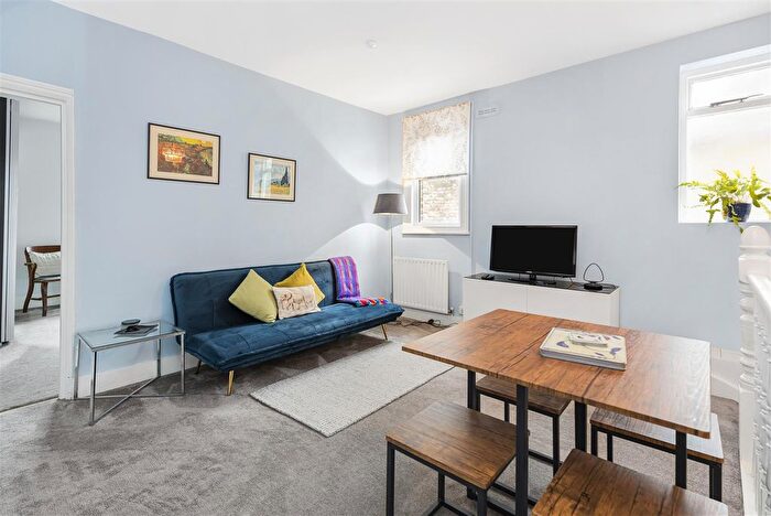 2 Bedroom Flat For Sale In Okehampton Road, Kensal Rise, NW10