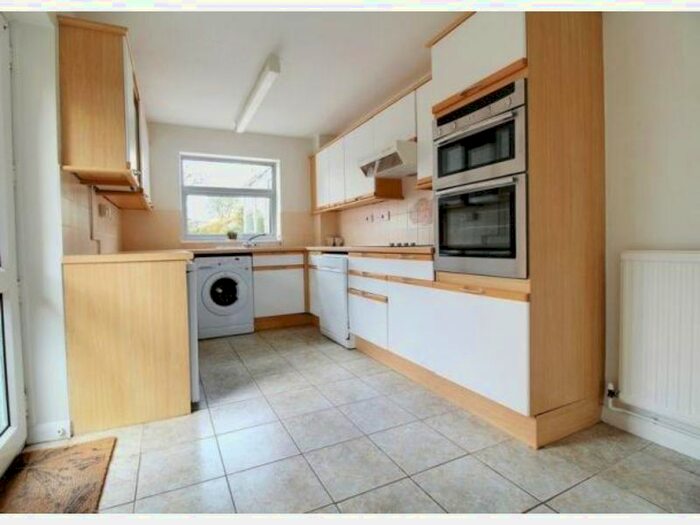 3 Bedroom Detached House To Rent In Baskerville Road, Sonning Common, Oxfordshire, RG4