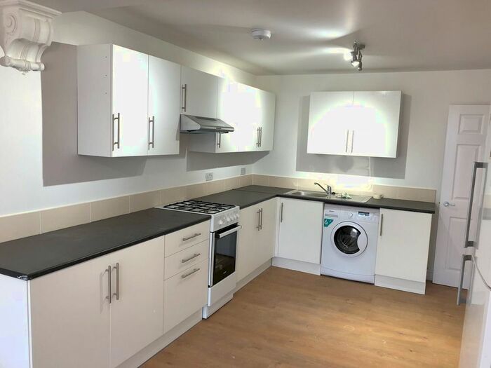 2 Bedroom Flat To Rent In Albany Road, Hornchurch, RM11