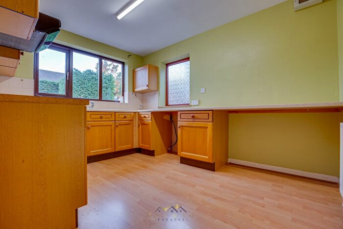 2 Bedroom Detached Bungalow For Sale In Aspen Close, Killamarsh, Sheffield, S21