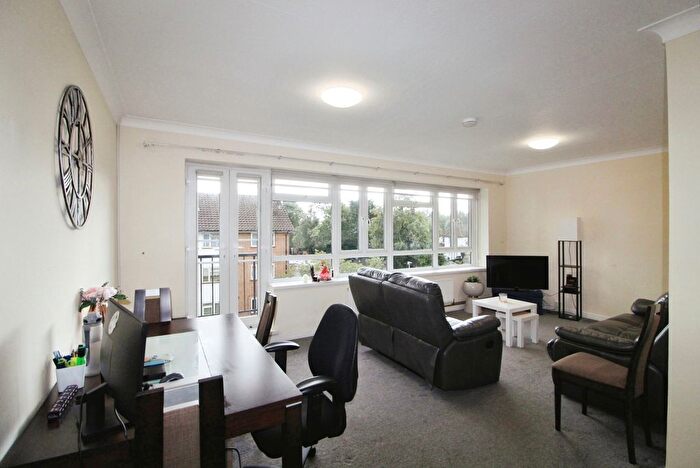 2 Bedroom Flat To Rent In Regents Court, Stonegrove, Edgware, HA8