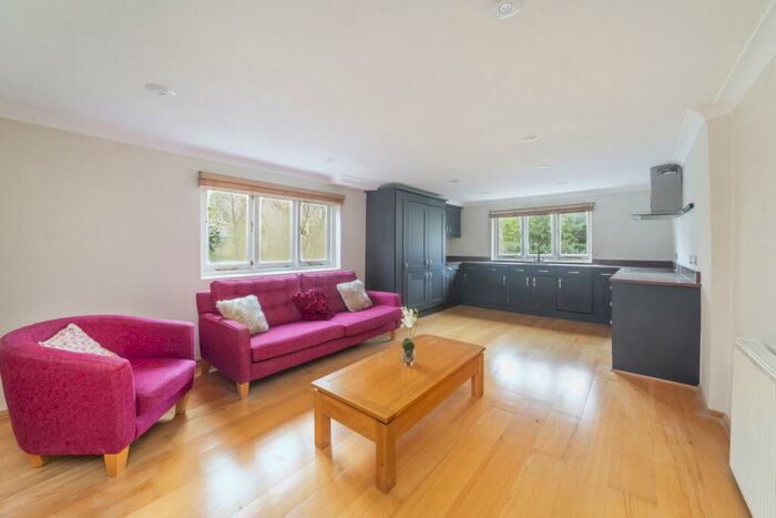 2 Bedroom Terraced House To Rent In Cromwell Avenue, Highgate, N6