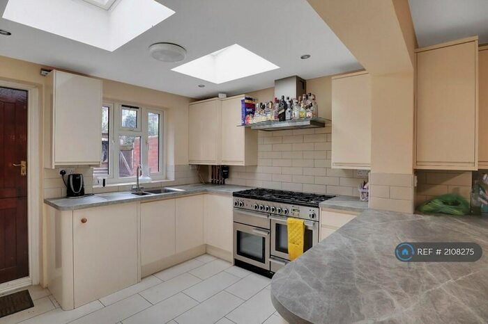 4 Bedroom Terraced House To Rent In Grand Walk, London, E1