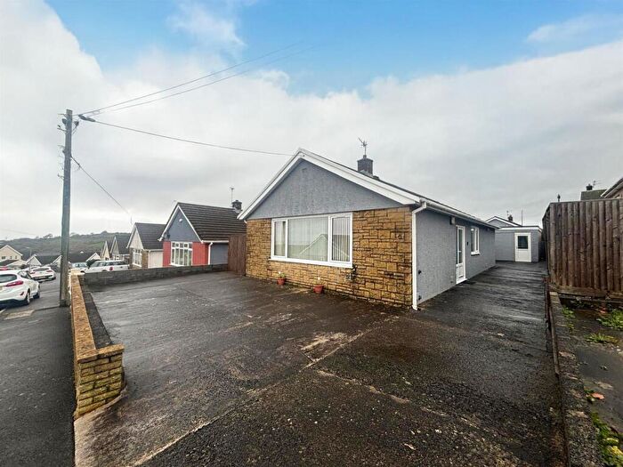 3 Bedroom Detached Bungalow For Sale In Oaklands, Llanelli, SA14