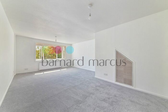 2 Bedroom Flat To Rent In Green Acres, Croydon, CR0