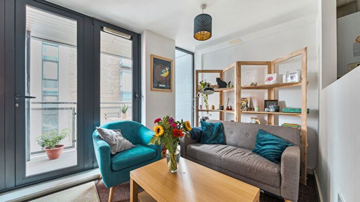 2 Bedroom Flat For Sale In Taylor Place, Bow, E3