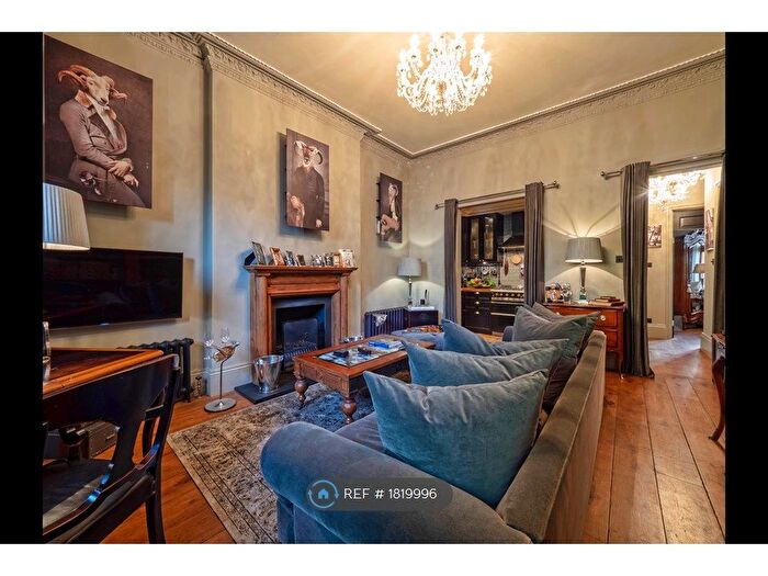 2 Bedroom Flat To Rent In Elsham Road, London, W14