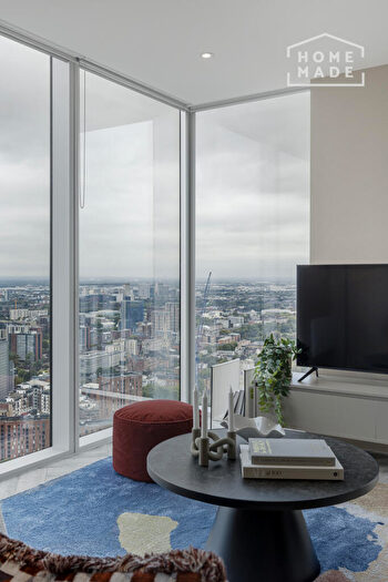 3 Bedroom Flat To Rent In Colliers Yard, M3