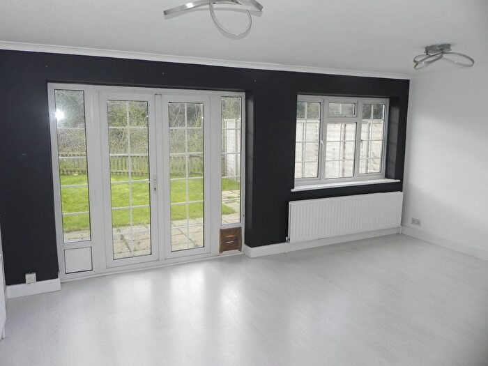 3 Bedroom Terraced House To Rent In Regalfield Close, Guildford, GU2