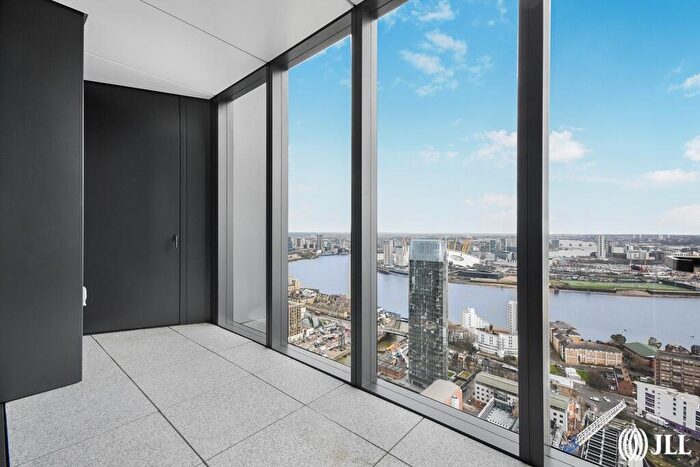 2 Bedroom Flat To Rent In Amory Tower, Marsh Wall, E14