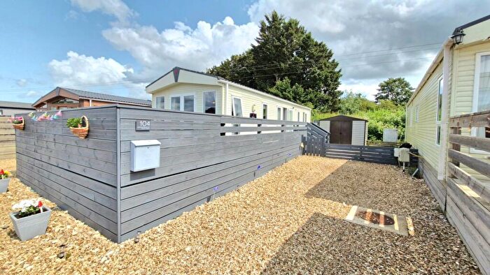 2 Bedroom Park Home For Sale In South Bank, Tallington, PE9