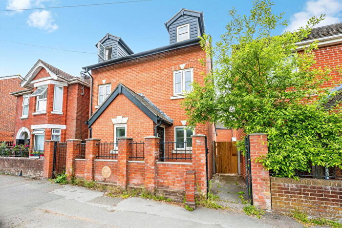 4 Bedroom Detached House To Rent In Bursledon Road, Southampton, SO19