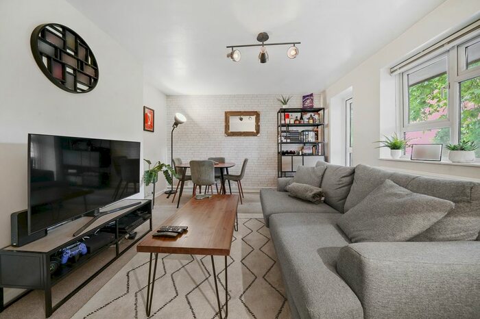 2 Bedroom Flat To Rent In Bettswood Court, Anerley Road, London, SE20