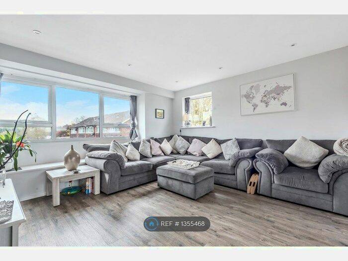 2 Bedroom Maisonette To Rent In Wyecliffe Gardens, Merstham, Redhill, RH1