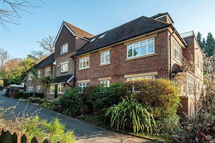 2 Bedroom Flat For Sale In Grayswood Road, Haslemere, GU27