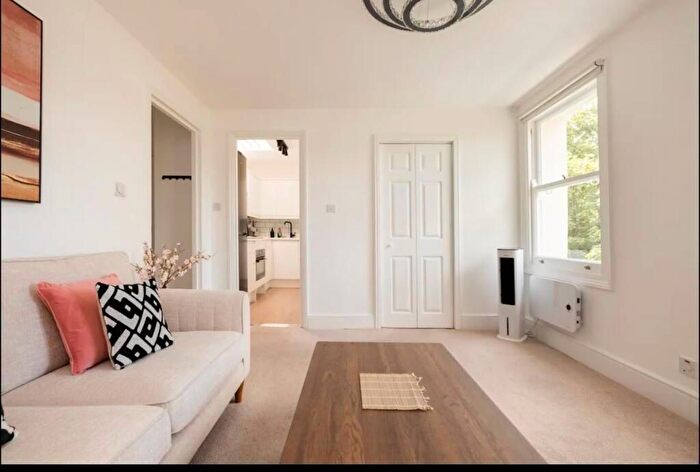 1 Bedroom Flat To Rent In Warwick Road, London, SW5