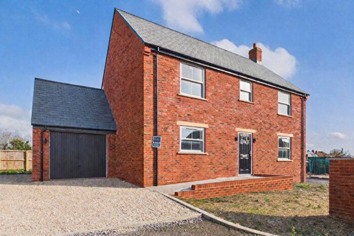 4 Bedroom Detached House For Sale In Badger Close, Langport, TA10