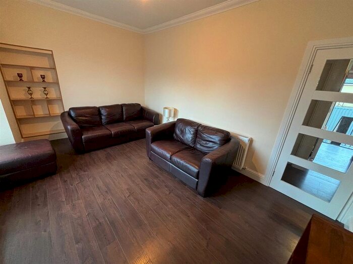 2 Bedroom Flat To Rent In Hallcraig Street, Airdrie, ML6