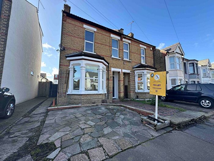 3 Bedroom Semi-Detached House To Rent In Priory Avenue, Southend On Sea, Essex, SS2