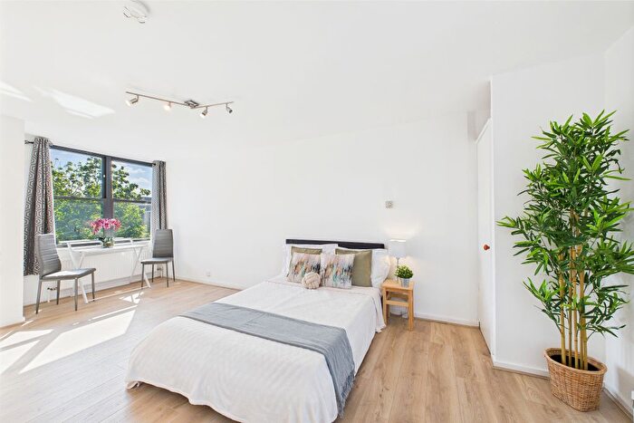 Studio To Rent In Thorndike House, Vauxhall Bridge Road, Pimlico, London, SW1V