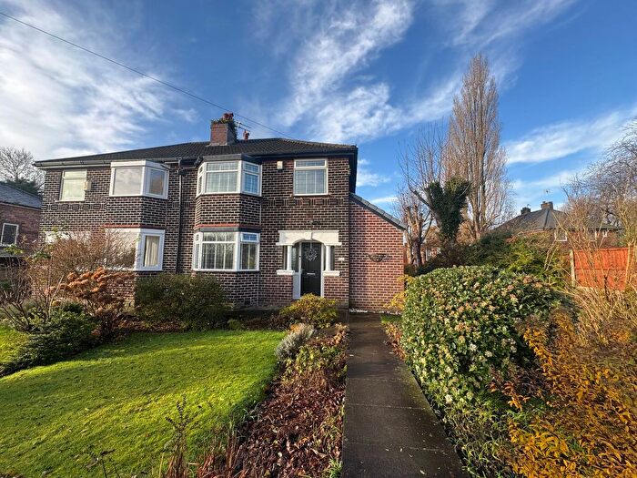 3 Bedroom Semi Detached House For Sale In Old Clough Lane, Worsley, M28
