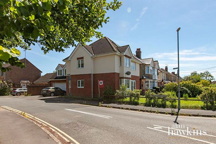 5 Bedroom Detached House For Sale In New Road, Wootton Bassett, SN4