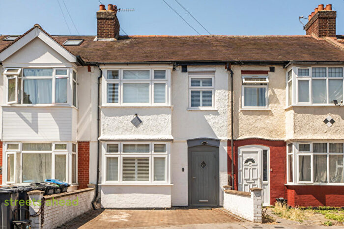 3 Bedroom Terraced House For Sale In Lakehall Gardens, Thornton Heath, CR7