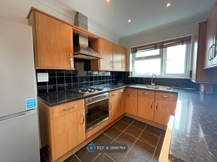 1 Bedroom Flat To Rent In Manor Road, Chigwell, IG7