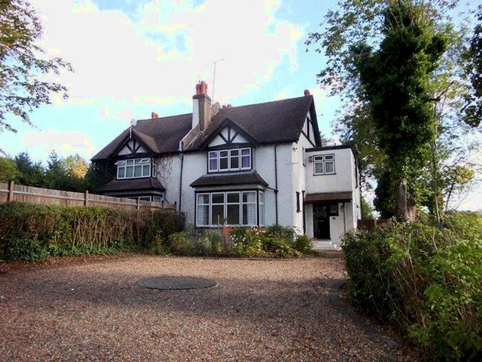 4 Bedroom Detached House To Rent In Woodcote Grove Road, Coulsdon, Surrey, CR5