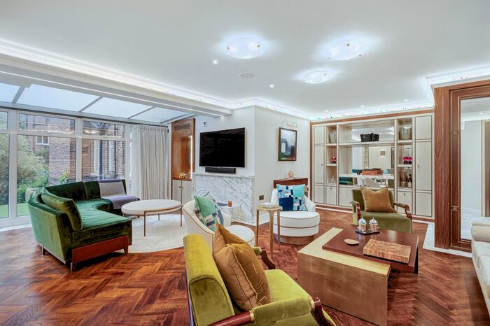 3 Bedroom Flat To Rent In Upper Grosvenor Street, London, W1K