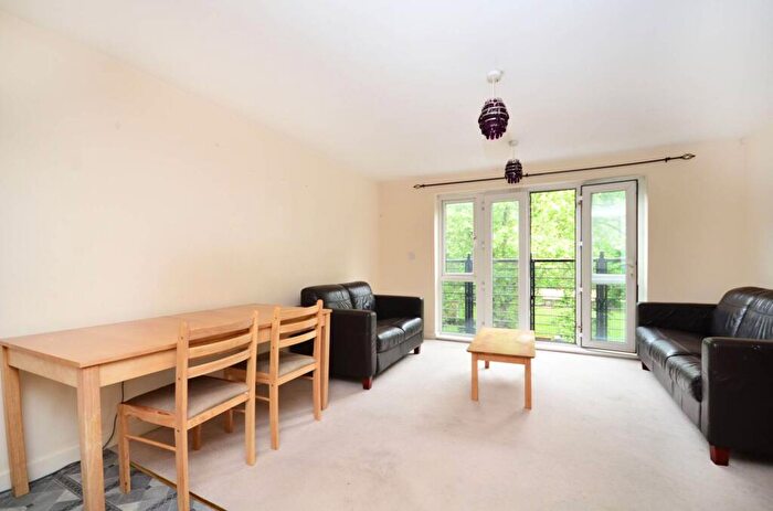 2 Bedroom Flat To Rent In St Georges Way, Peckham Rye, London, SE15