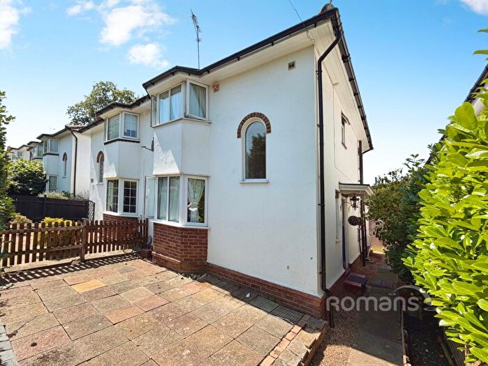 3 Bedroom Semi-Detached House For Sale In Greens School Lane, Farnborough, Hampshire, GU14