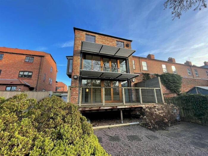 2 Bedroom Semi-Detached House To Rent In Coopers Yard, Newark, NG24