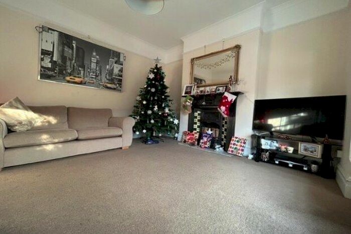 3 Bedroom End Of Terrace House To Rent In Gordon Road, London, E18