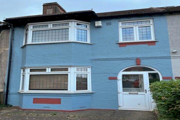 3 Bedroom Property To Rent In Bromley Road, London, SE6