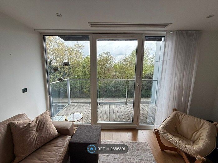 2 Bedroom Flat To Rent In Queenstown Road, London, SW11