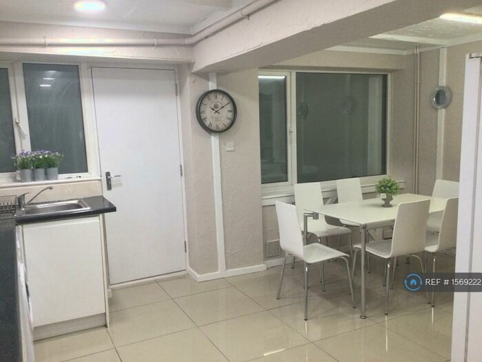 6 Bedroom Terraced House To Rent In The Gore, Basildon, SS14