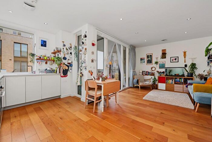 2 Bedroom Flat For Sale In Casbeard Street, London, N4