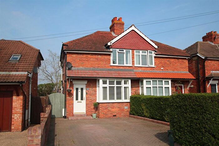 3 Bedroom Semi Detached House For Sale In Cobham Road, Fetcham, KT22