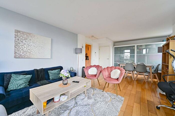 2 Bedroom Flat To Rent In Murray Grove, Hoxton, London, N1