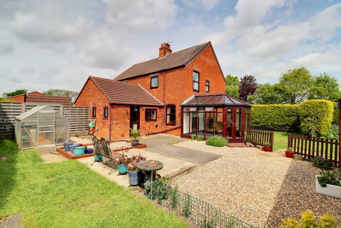 3 Bedroom Semi-Detached House For Sale In Redbourne Road, Waddingham, DN21