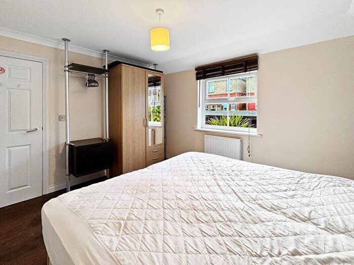 2 Bedroom Apartment To Rent In Consort Road, Cowes, PO31