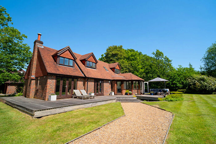 4 Bedroom Detached House For Sale In Stroud Lane, Shamley Green Guildford, GU5