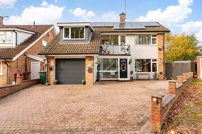 4 Bedroom Detached House For Sale In Harewood Close, Crawley, RH10