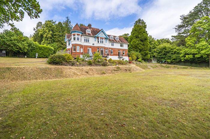 2 Bedroom Flat For Sale In Marlow., SL7